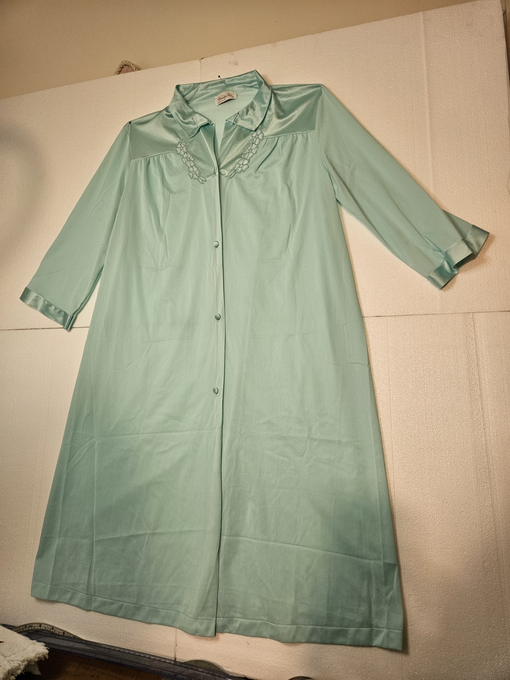 Vanity Fair Mint Green Button-Front Sleep Robe